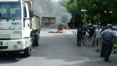 Nueva protesta en las puertas del municipio de Luján de Cuyo