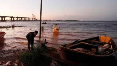 El Río Paraná avanza sobre las costas de Chaco y Corrientes provocando estragos