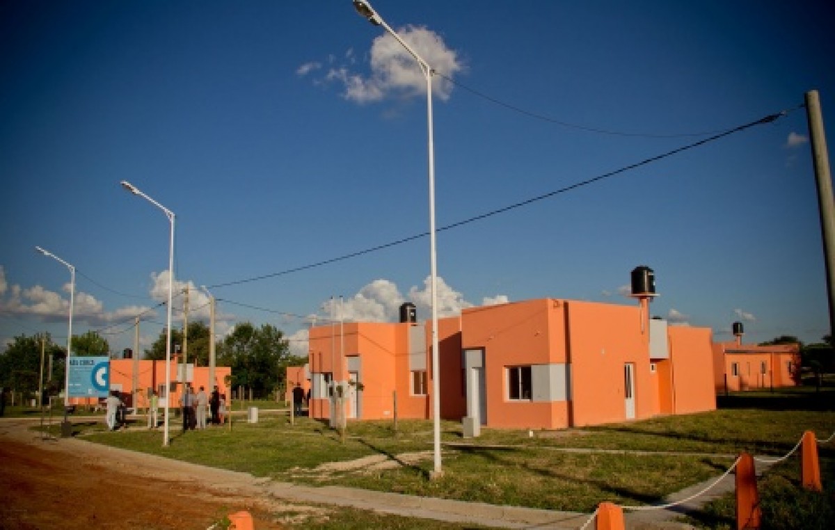 El gobierno inauguró nuevas viviendas en localidades entrerrianas