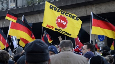 Merkel anuncia mano dura para los refugiados