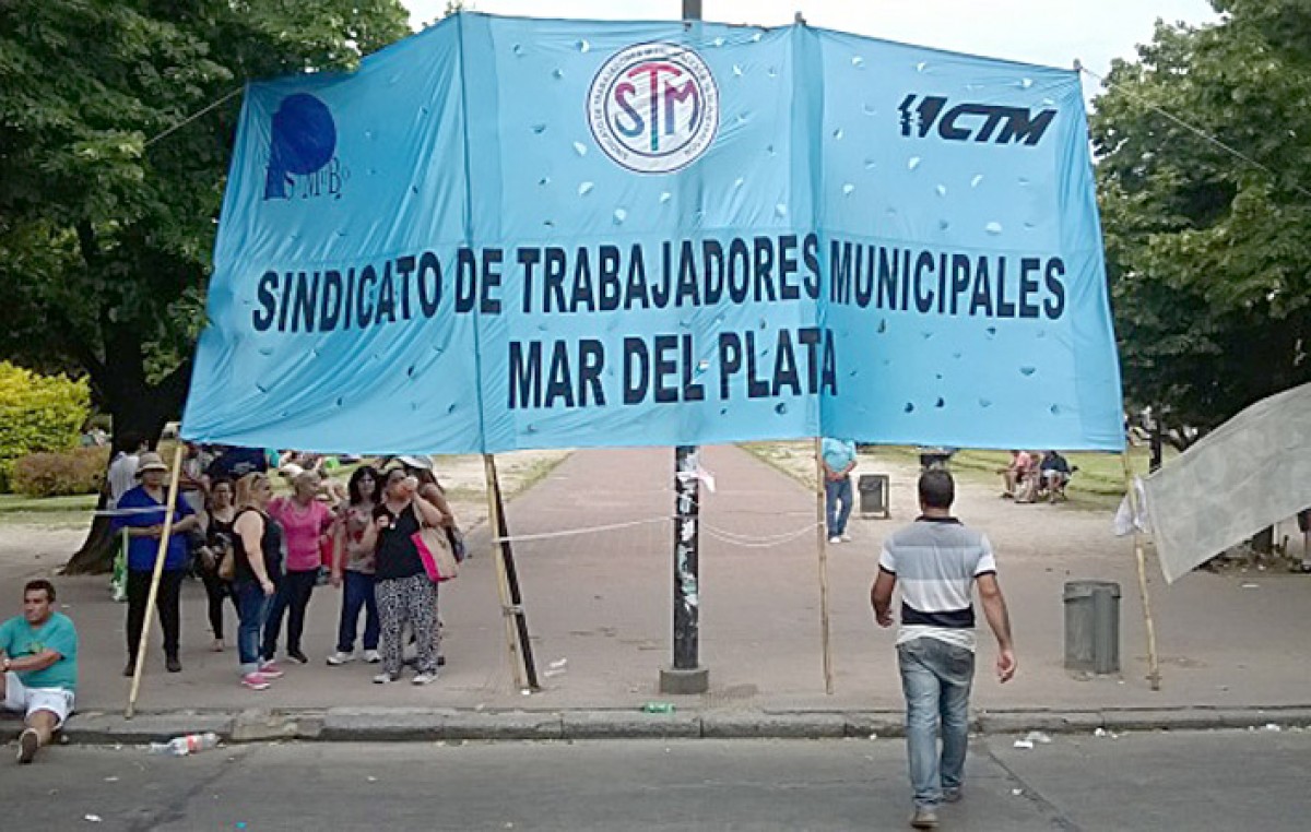 Municipales de Mar del Plata manifestaron contra los cambios en la ley de paritarias