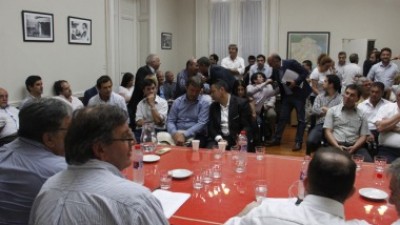Presupuesto bonaerense: el FPV pide mayor «especificación» del endeudamiento y más recursos para municipios