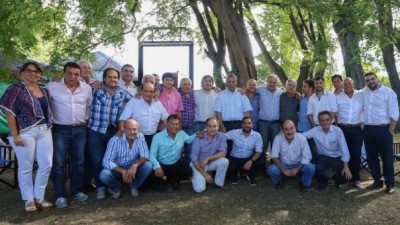 Máximo reunió a una veintena de intendentes kirchneristas en Berazategui