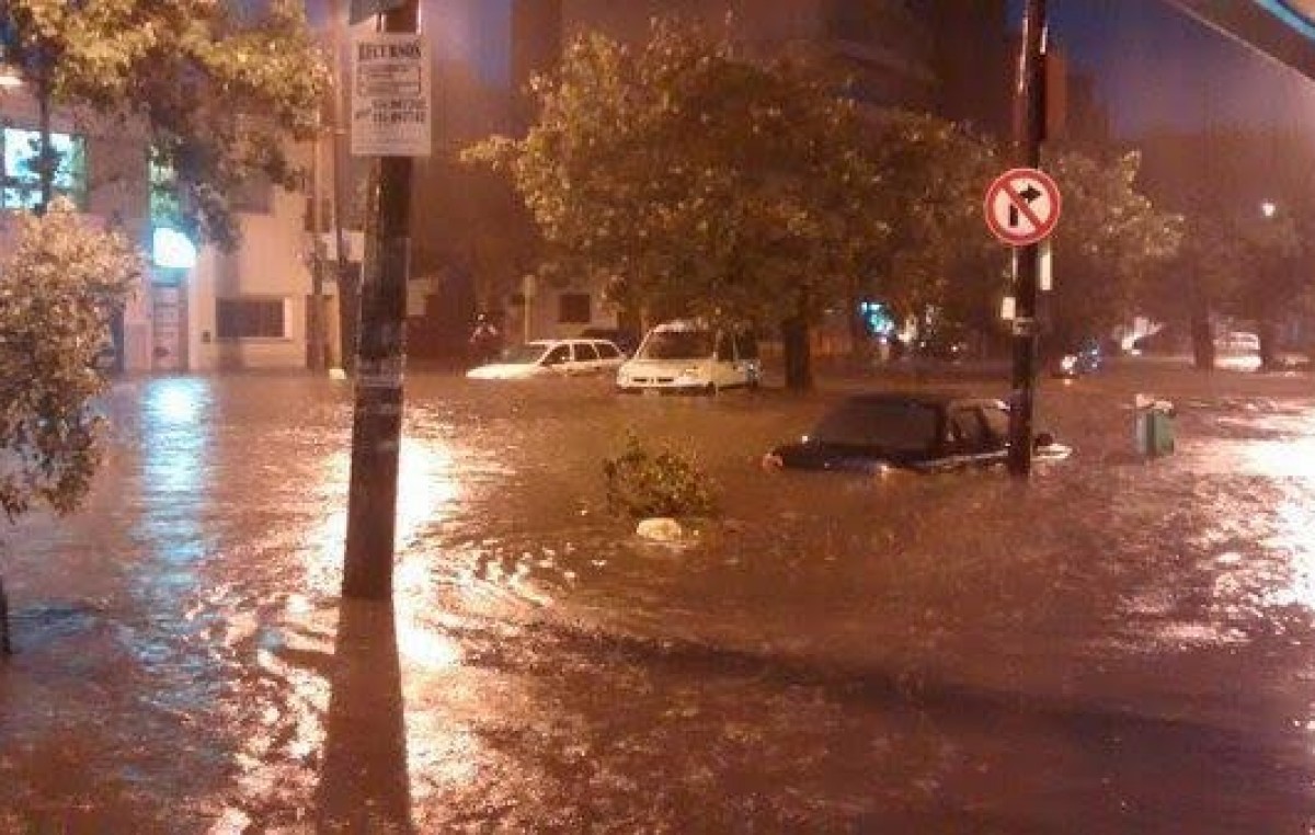 Evacuados y destrozos por el fuerte temporal en Córdoba