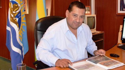 Intendente de Los Antiguos redujo su sueldo en un 40%