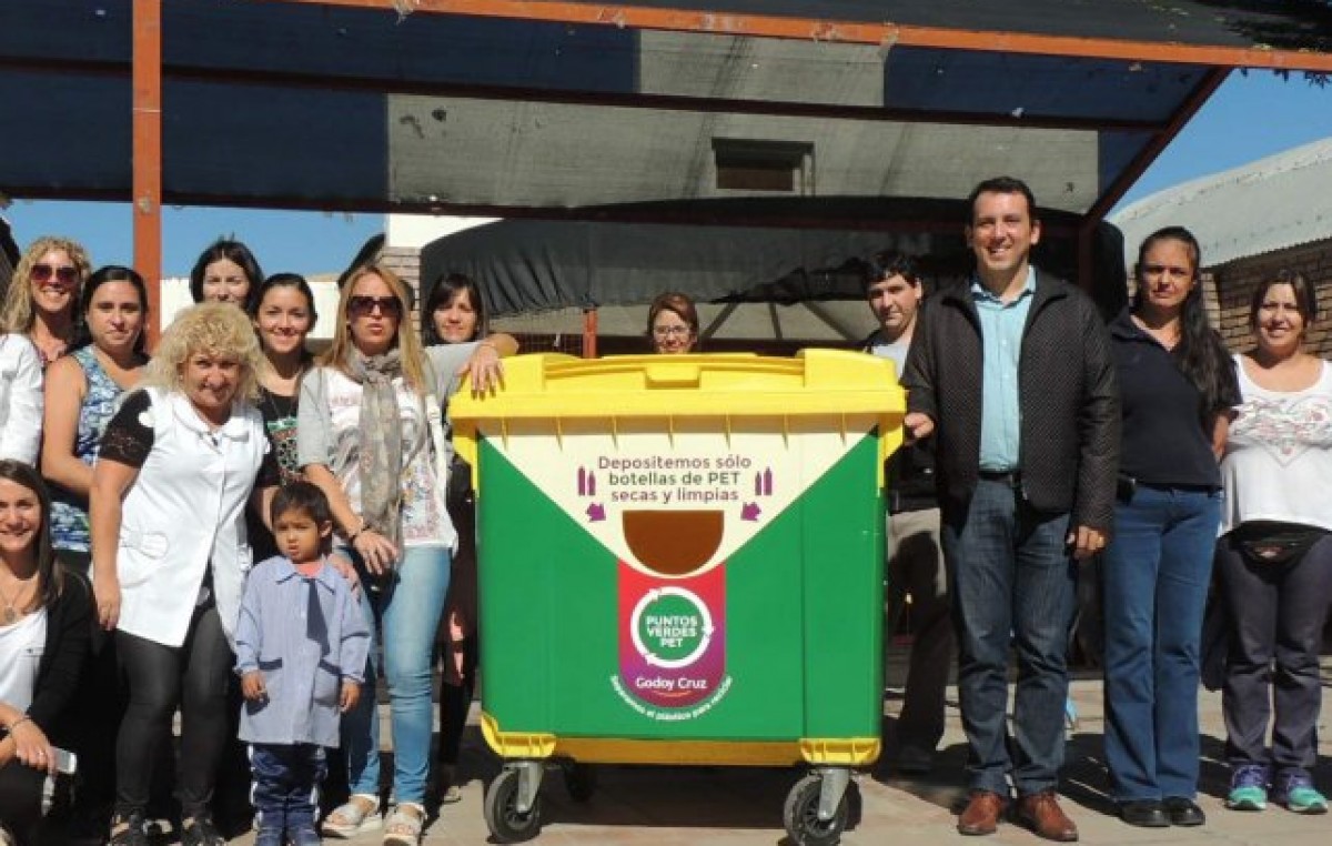 Godoy Cruz tiene los primeros jardincitos con energía solar
