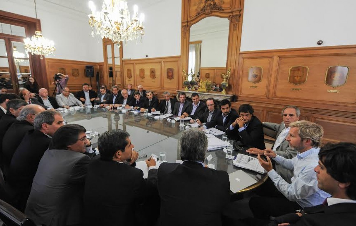 Frigerio recibió a los 24 ministros de Economía y dio precisiones sobre coparticiapción
