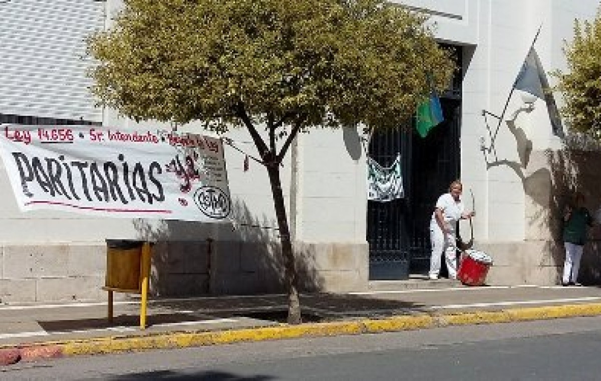 Municipales denunciaron penalmente al Intendente de Dolores por negarse a convocar a paritarias