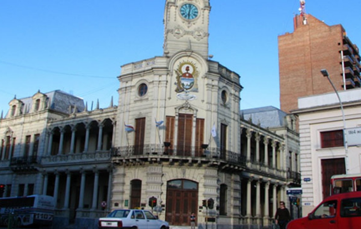 Municipales de Paraná, expectantes ante la oferta que pueda hacer el intendente