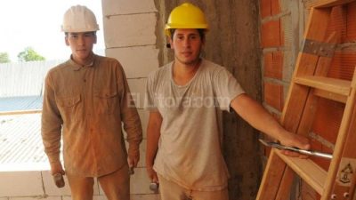 Alumnos de la escuela de oficios de Alto Verde ya construyen obras en la ciudad