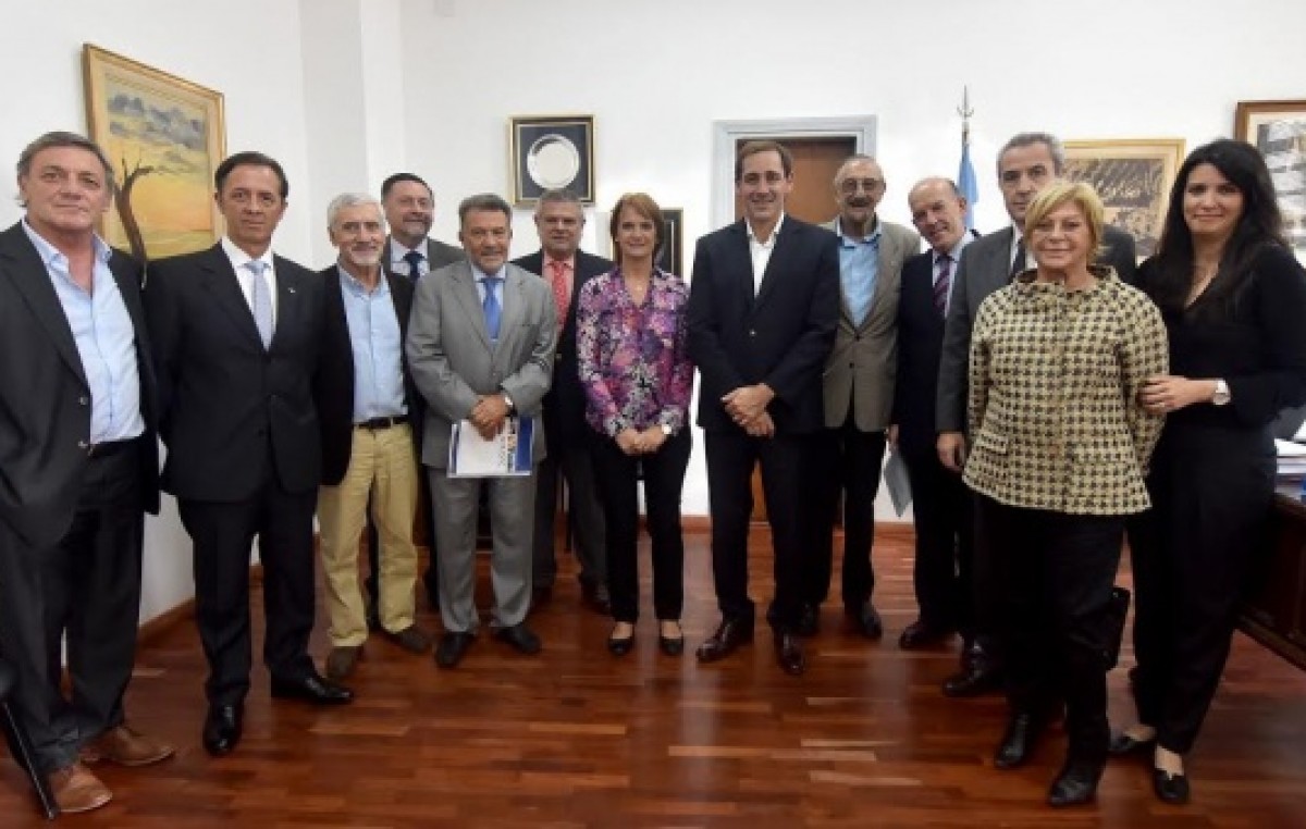 La Plata firmó convenio con la UNLP para crear el primer Hospital Universitario Integrado