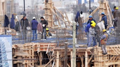 Fuerte golpe al empleo en la construcción: Uocra confirmó más de 50.000 despidos
