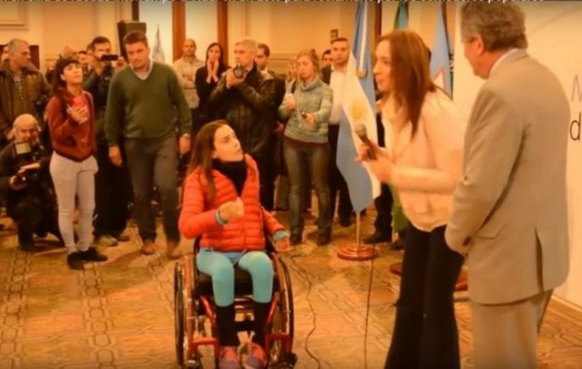 Escrache a Vidal: joven en silla de ruedas reclamó por comedores provinciales