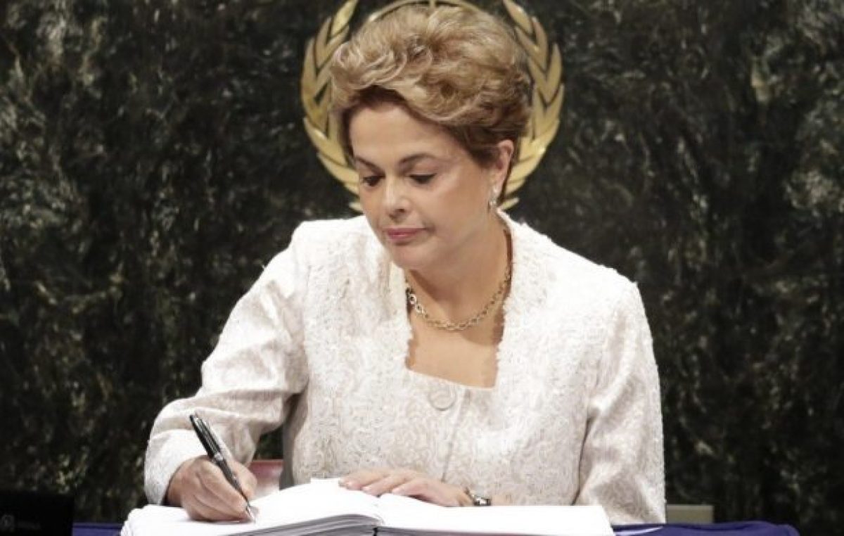 Destitución de Dilma, una cortina de humo para tapar el Lava Jato