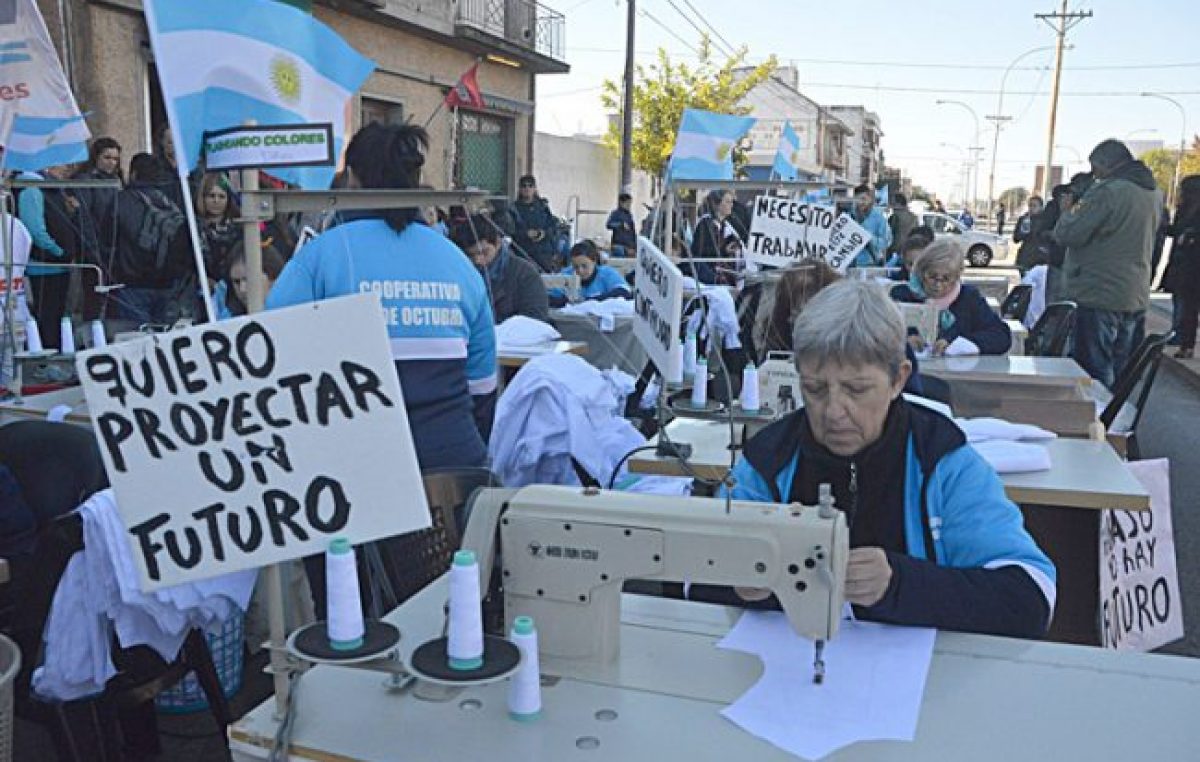 El gobierno nacional dejaría de comprar a las cooperativas textiles de Mar del Plata