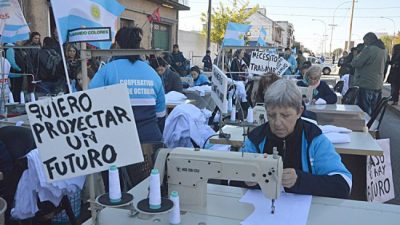 El gobierno nacional dejaría de comprar a las cooperativas textiles de Mar del Plata