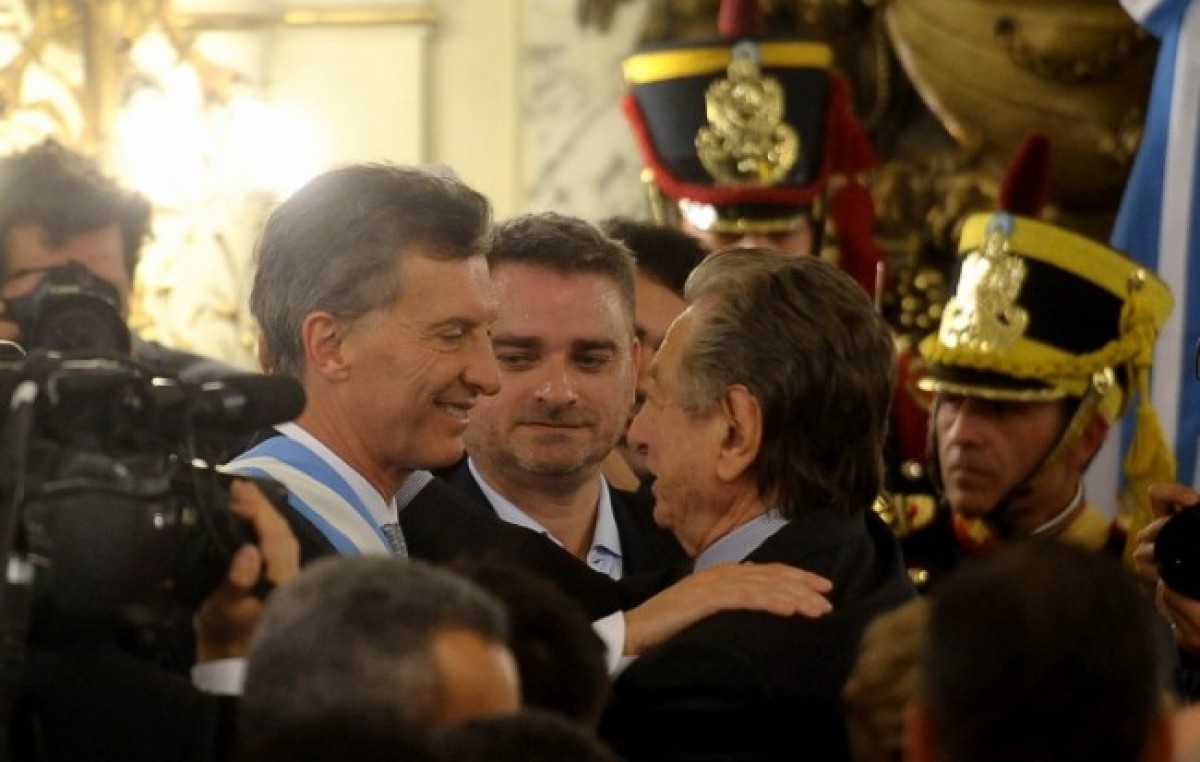 Macri transfirió acciones a una empresa offshore de su padre cuando ya era presidente