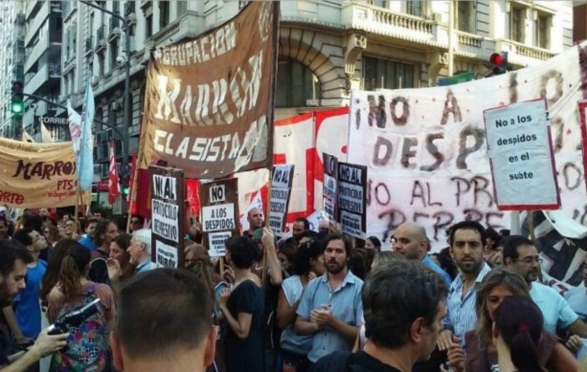 Los sindicatos amenazan con paro general si Macri veta la ley antidespidos