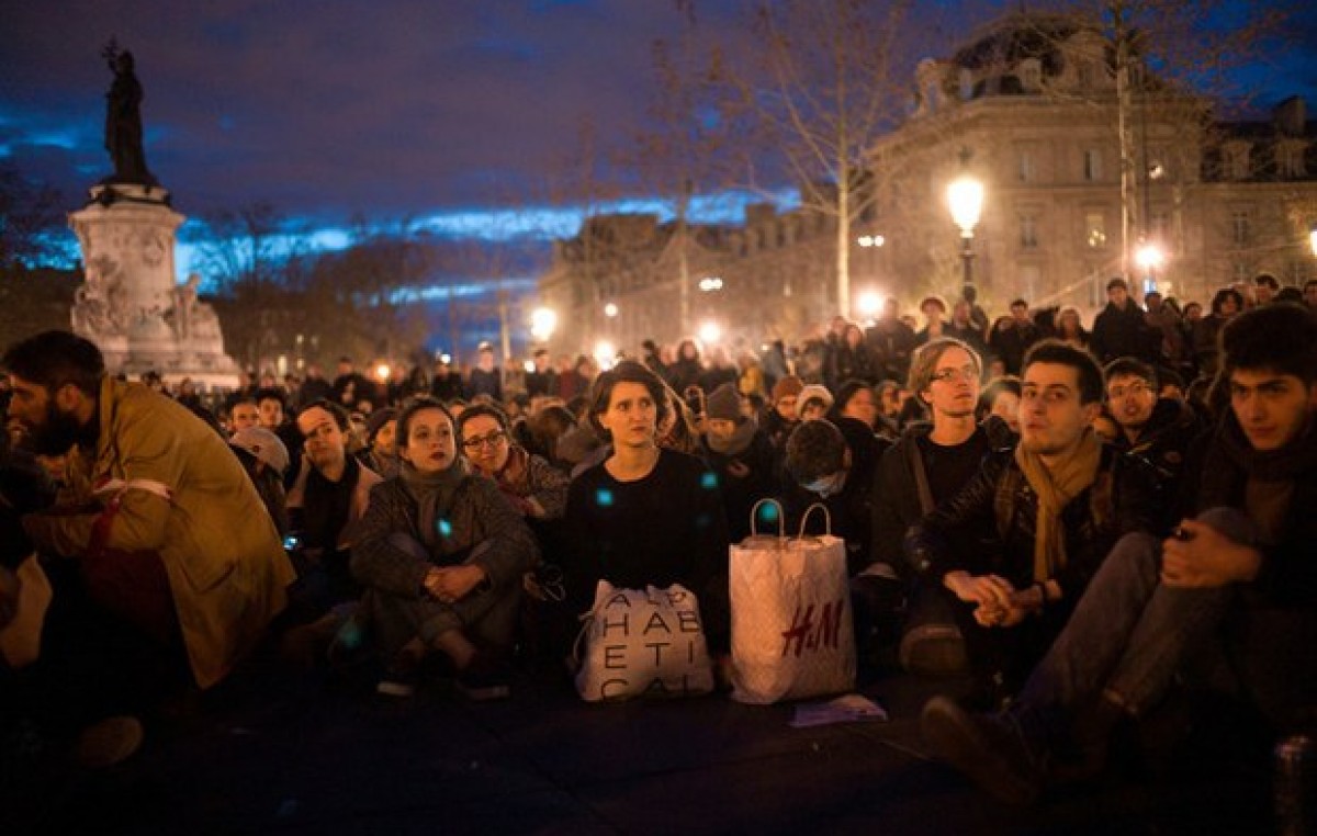 Protestas nocturnas de jóvenes en París dejan al gobierno sin dormir