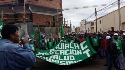 El intendente de La Quiaca se aumenta el sueldo y despide trabajadores