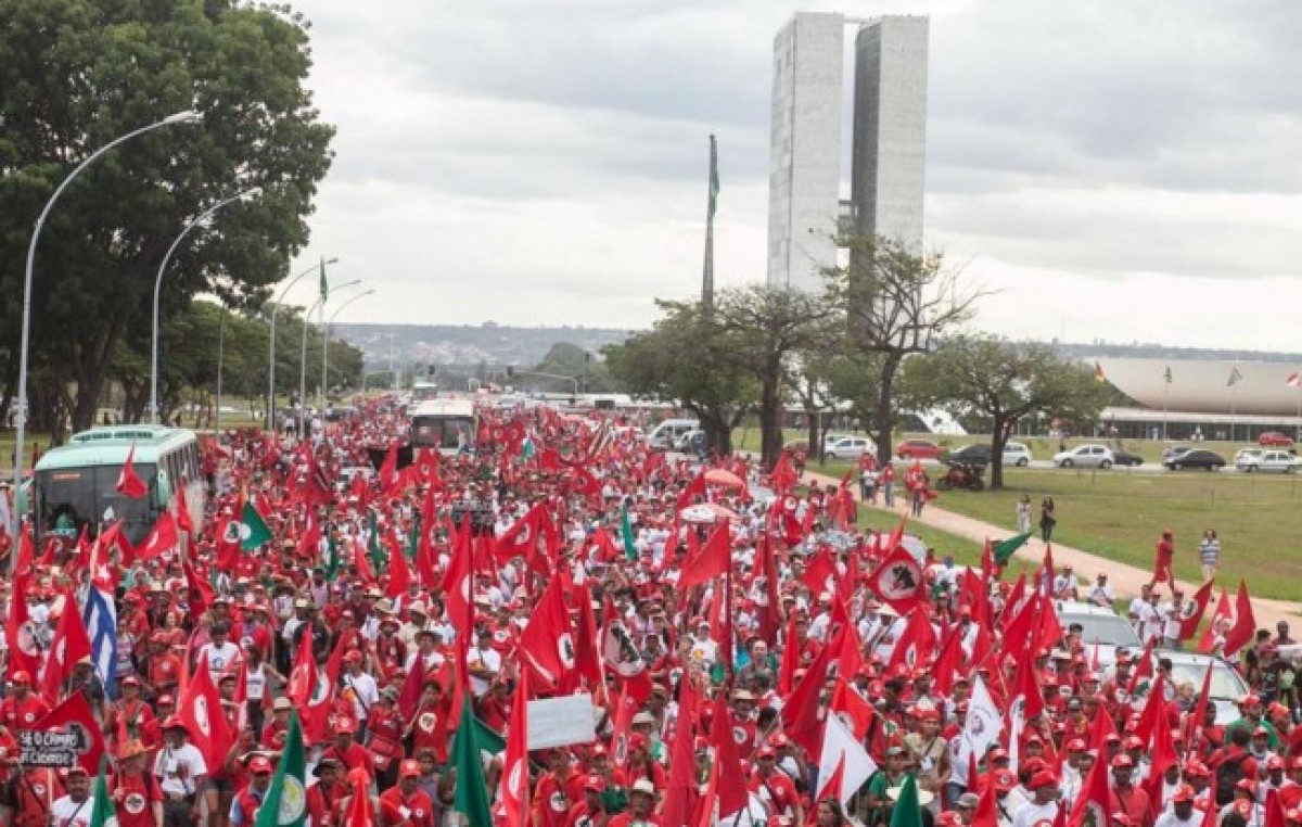 Campesinos «sin tierra» acampan en Brasilia en defensa de Rousseff