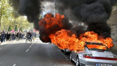 Francia: violenta protesta contra las reformas laborales
