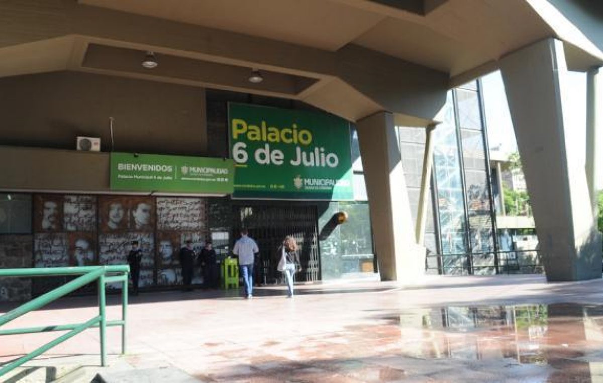 Municipales Córdoba: sueldos privados por escalera, funcionarios por el ascensor
