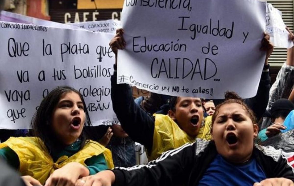 Estudiantes secundarios de Paraguay endurecen protestas