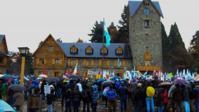 Masiva marcha contra el tarifazo de gas en Bariloche