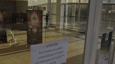 Caleta: Municipales huelguistas «invitaron» a cerrar sectores y Prades los tildó de «patoteros»