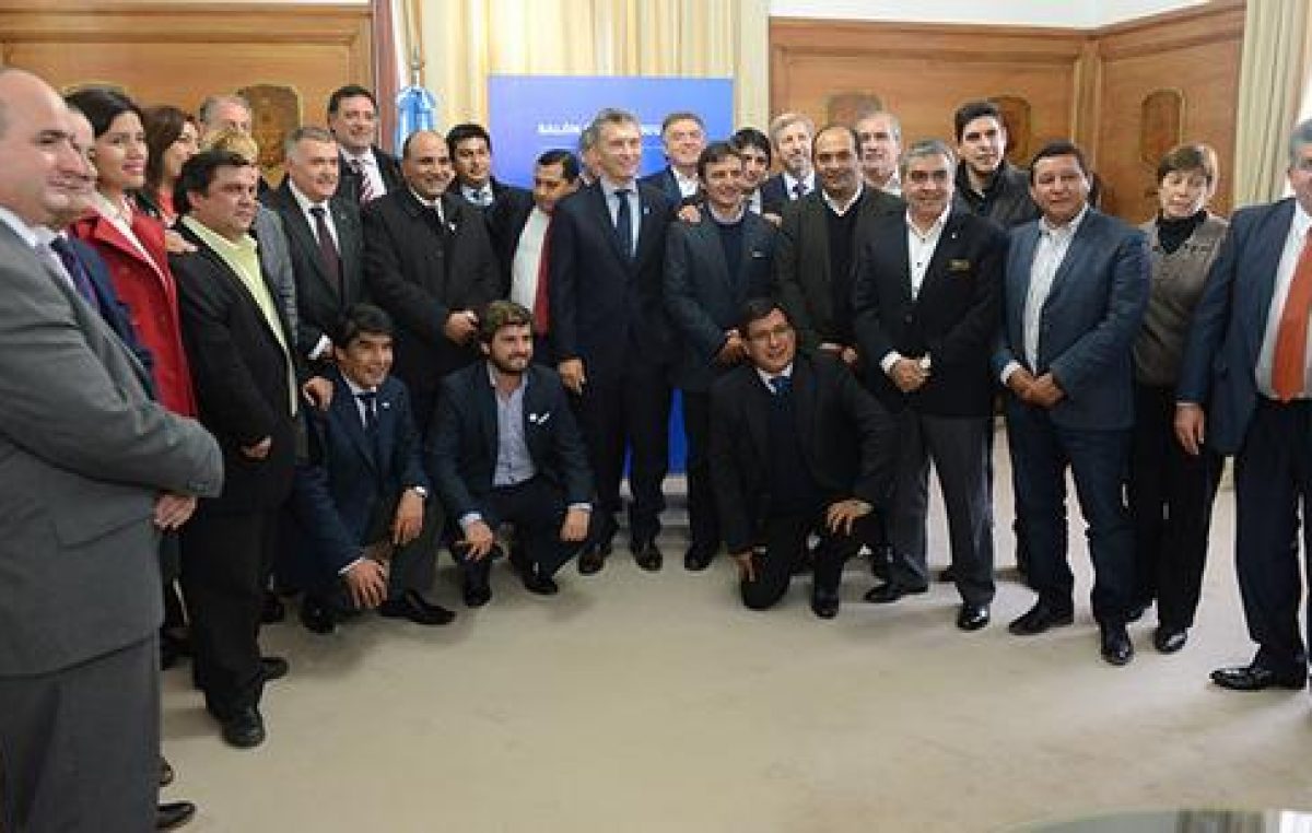 Gobernador e intendentes de Tucumán se comprometieron a realizar obras de agua y cloacas para todos