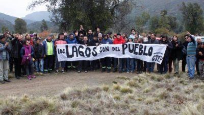Denuncian que el magnate amigo de Macri dragó río para impedir acceso al Lago Escondido