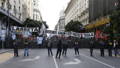 Ciudad de Buenos Aires: Con el reclamo tras las vallas