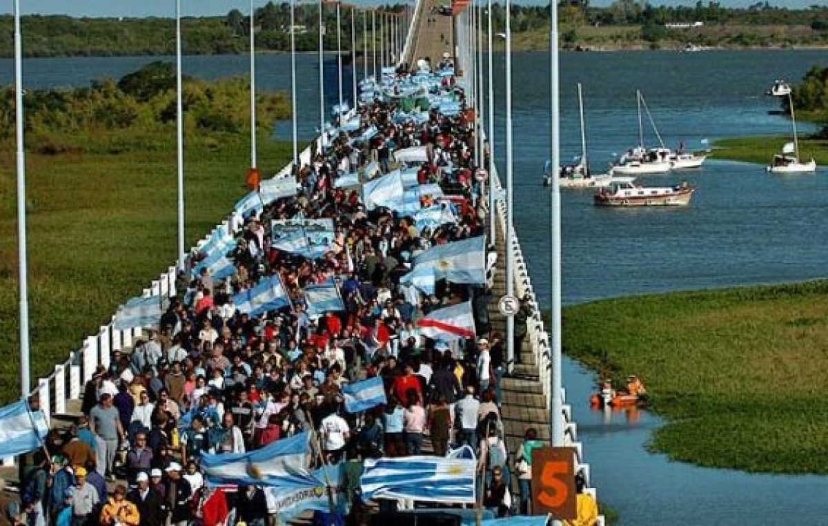 El gobierno entrerriano acompaña el abrazo al río Uruguay