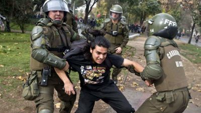 Chile: reprimen a estudiantes en una marcha no autorizada
