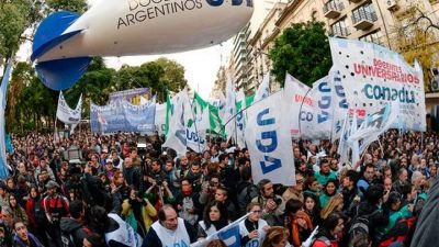 Multitudinaria marcha en Buenos Aires en defensa de la educación pública