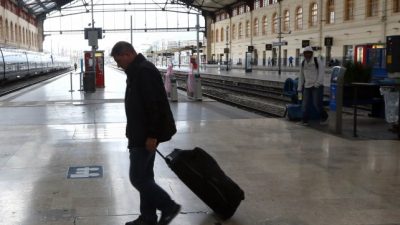Un paro ferroviario indefinido aumenta la tensión en Francia