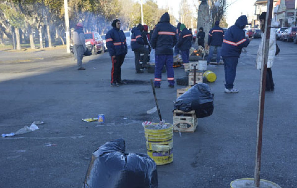 Río Gallegos: SOEM volvió a montar un piquete frente al Municipio