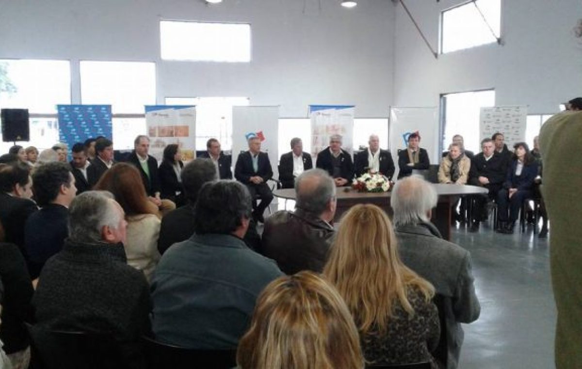 Cuatro intendentes firmaron el acta compromiso del Área Metropolitana Paraná