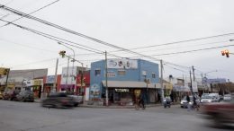 Los pequeños comercios neuquinos cierran en el centro y se instalan en el oeste