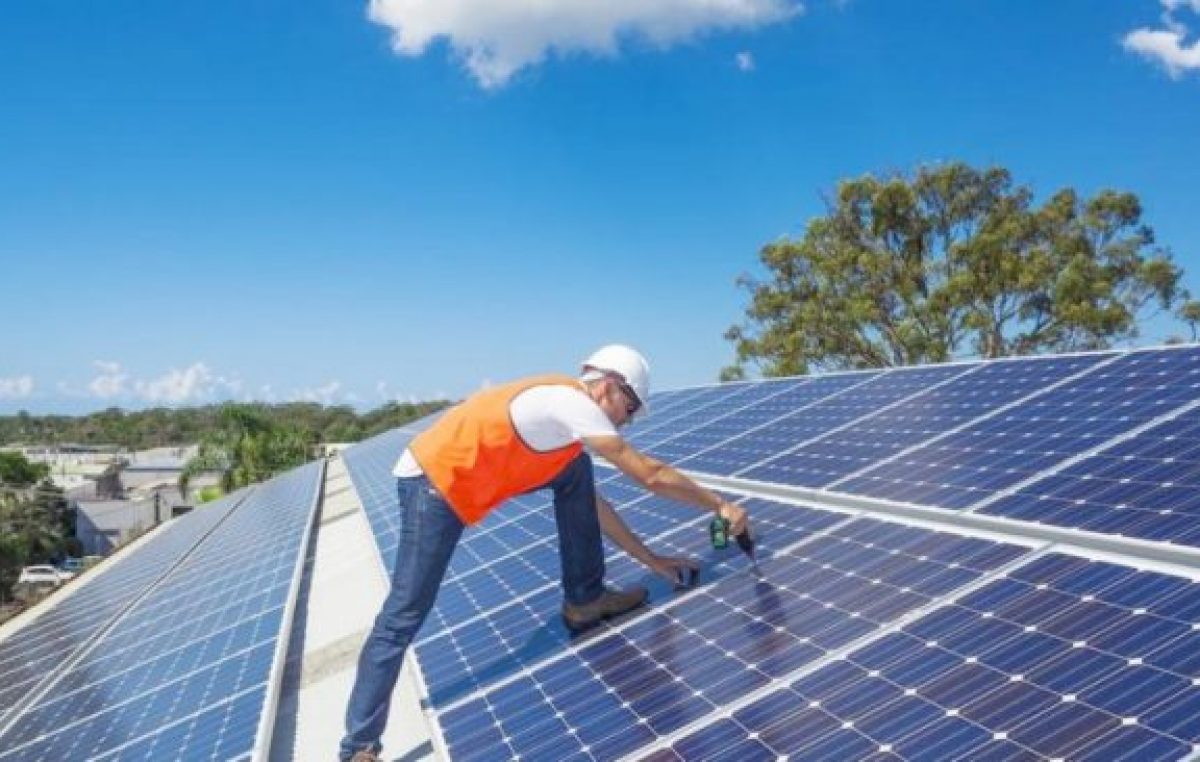 Ya es posible tener paneles solares y vender energía en Neuquén