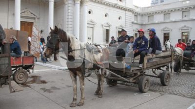 Carreros santafesinos quieren defender el cirujeo como su fuente de trabajo