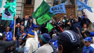 Gremios bonaerenses califican de “contradictoria e ilegal” a la prórroga de las paritarias municipales