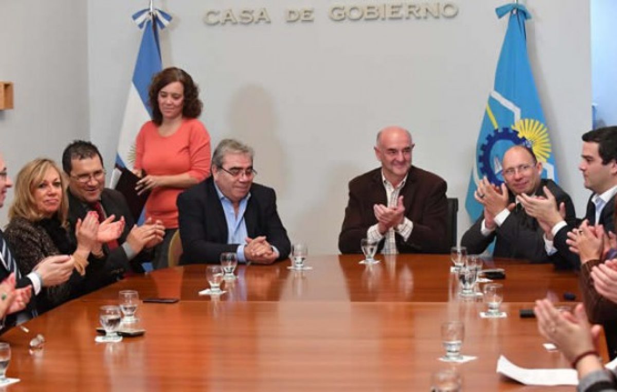 El Gobierno de Chubut firmó convenios de capacitación con municipios, comunas y cooperativas de trabajo