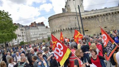 Hollande decretará su reforma laboral pese a protestas