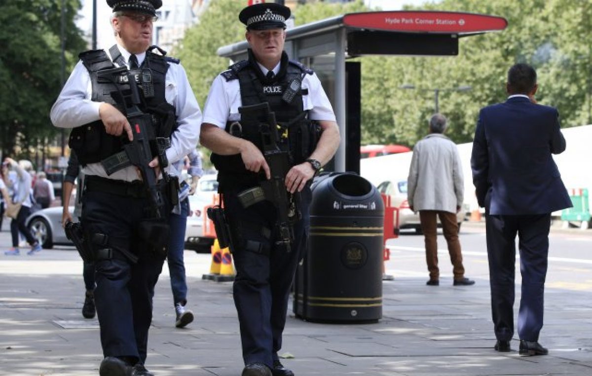 Por primera vez en más de 180 años, la policía de Londres irá armada