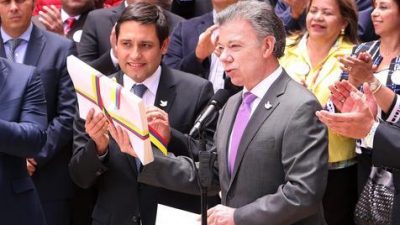 Día histórico, Santos entrega al Congreso el texto de paz