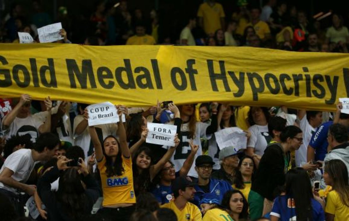 Tras la fiesta de Río, Brasil se sumerge otra vez en el barro de la lucha política