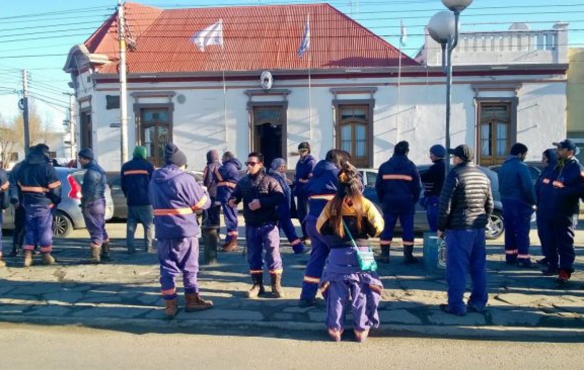 Trabajadores municipales de Río Gallegos exigen condiciones y medio ambiente laboral