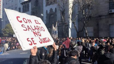El Ejecutivo de Mar del Plata terminará de pagar el viernes los sueldos de los municipales